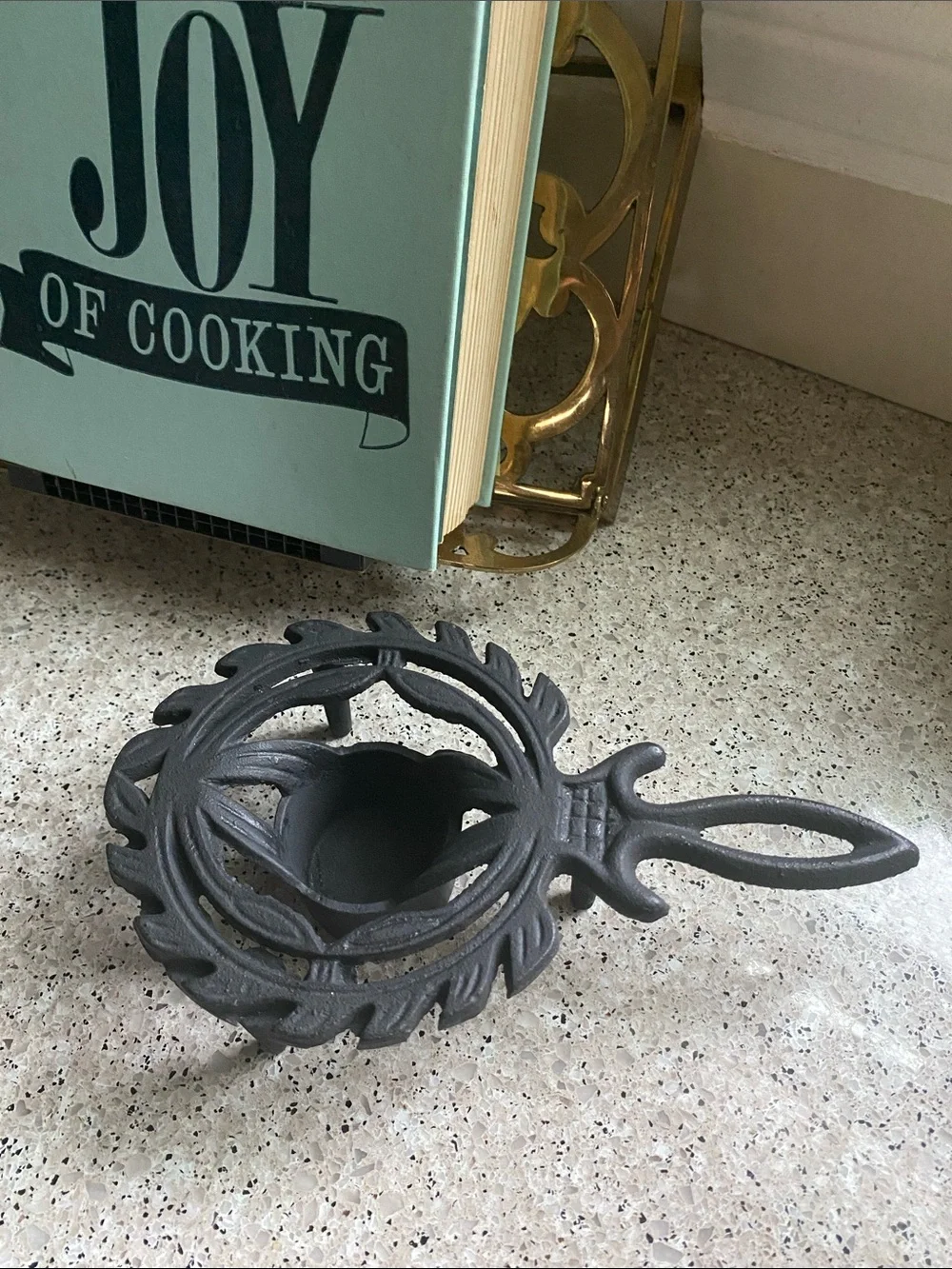 LIKE NEW Vintage Cast Iron Footed Teapot Warmer/Tea Light Holder